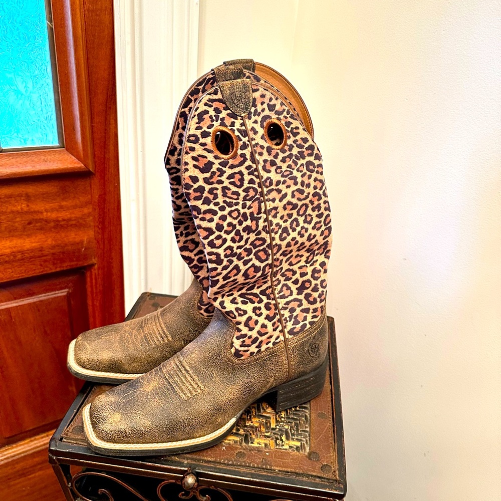 Ariat brand genuine upper leather boots😍